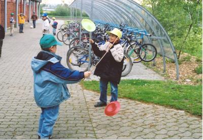 Zwischen durch bedient man sich in der reichhaltigen Spielkiste...