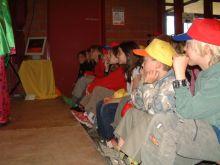 ... und beobachten gespannt die Theaterszenen